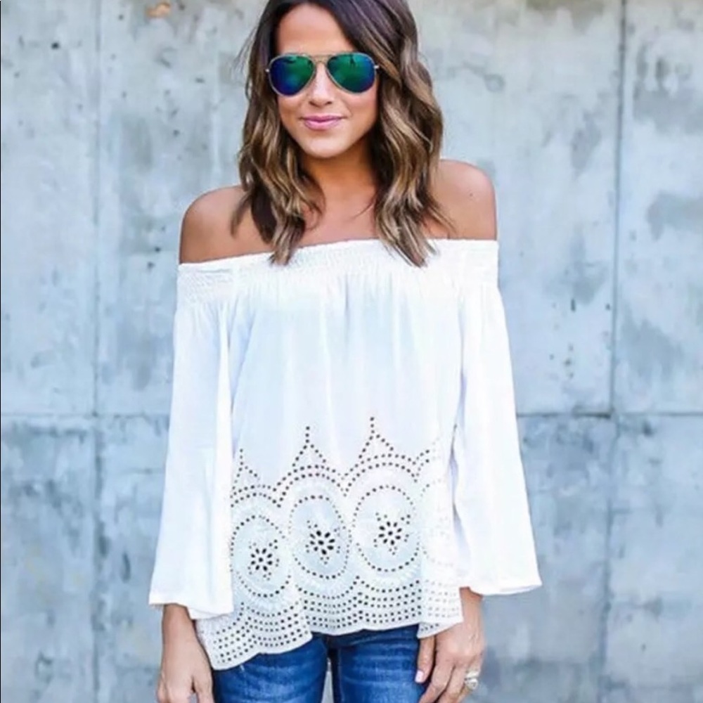 NWOT Off The Shoulder Eyelet Type T…